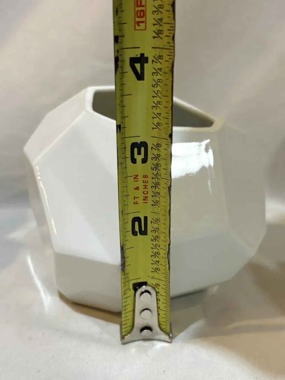 Koray Ozgen White Porcelain Astéroïde Multi-Positional Vase